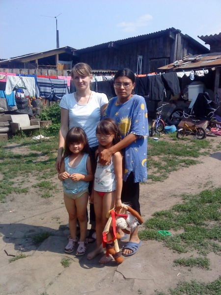 Маленький Данил спал, а Рома застеснялся фотографироваться, поэтому запечатлелись только мы с мамой Ксенией и девочки Таня и Даша. Маленький Данил спал, а Рома застеснялся фотографироваться, поэтому запечатлелись только мы с мамой Ксенией и девочки Таня и Даша.